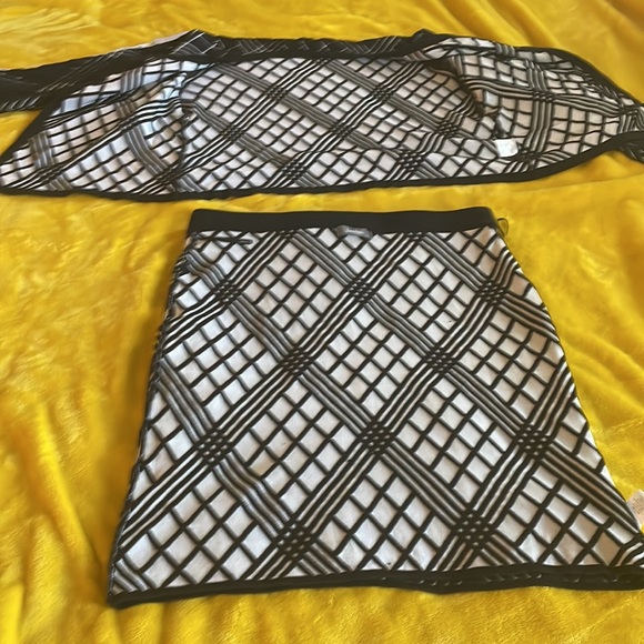 Neiman Marcus 2 piece sweater business casual stretchy - Picture 9 of 10